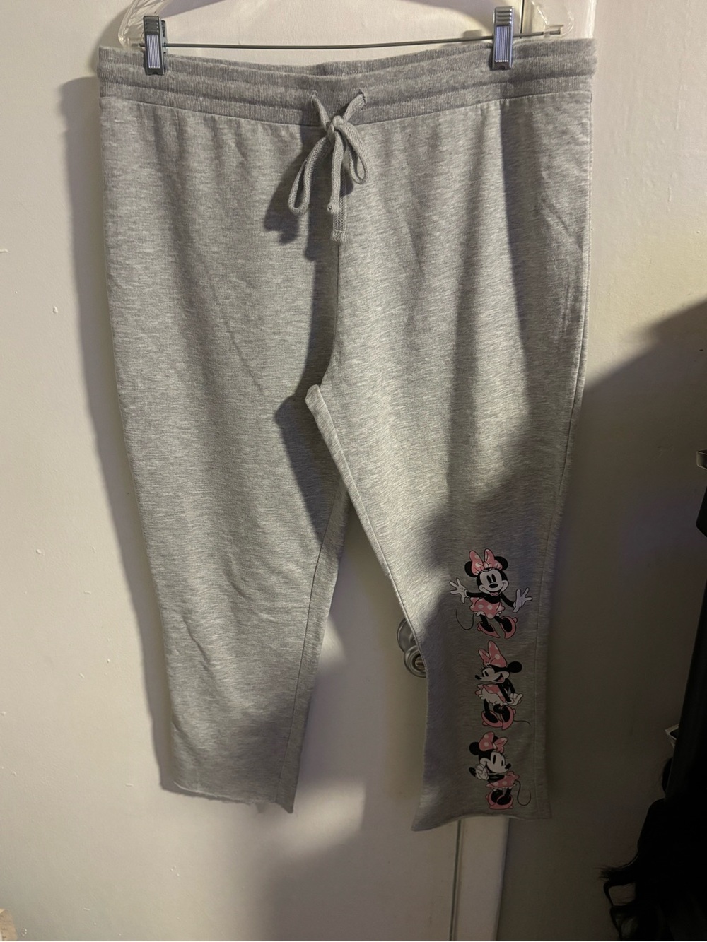 Disney Minnie Mouse Gray Capri Sweatpants Juniors XL 15/17
(963)
